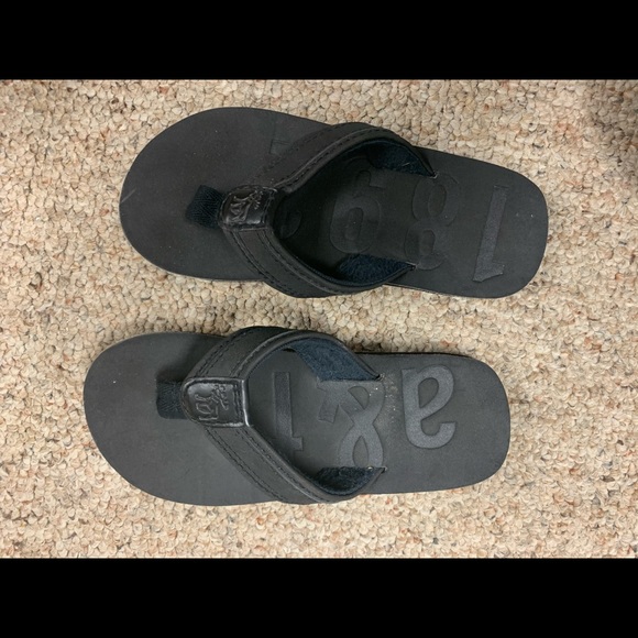 Abercrombie & Fitch Kids leather flip flops - Picture 1 of 2